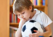 Geldstrafe für über 4-Jährige die in Saragossa auf dem Boulevard Fußball spielen