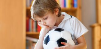 Geldstrafe für über 4-Jährige die in Saragossa auf dem Boulevard Fußball spielen