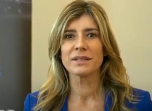 Gericht in Madrid leitet Ermittlungsverfahren gegen Begoña Gómez, Ehefrau von Pedro Sánchez wegen Einflussnahme und Korruption ein