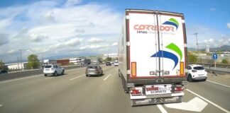 Total verrückter LKW Fahrer nötigt Wohnmobil Fahrer auf der Autobahn AP7 Richtung Girona und gefährdet gesamten Verkehr