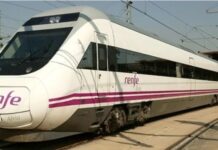 Von Madrid nach Málaga und zurück ein Zug von Renfe fährt in die Falsche Richtung