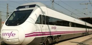 Von Madrid nach Málaga und zurück ein Zug von Renfe fährt in die Falsche Richtung