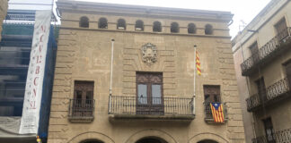 700 katalanische Stadträte weigern sich die Spanische Flagge zu hissen