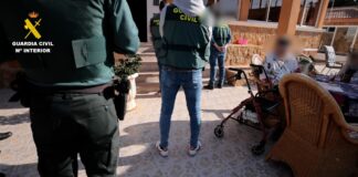 Die Guardia Civil löst ein illegales Pflegeheim einer Schweizerin mit neun Deutschen in Alicante auf