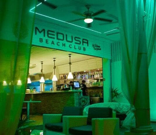 Die Todesopfer des Gebäudeeinsturz des Medusa Beach Club auf Mallorca sind eine Spanische Kellnerin zwei Deutsche Touristen und ein Senegalese