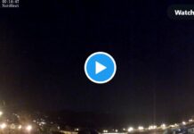 Ein Feuerball schlägt mit 120.000 Stundenkilometern in den Valencianischen Himmel ein