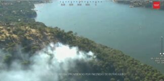 Ein Kleinflugzeug stürzt in San Martín de Valdeiglesias mit zwei Insassen an Bord ab
