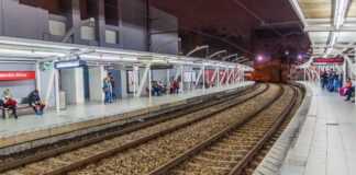 Eine Person stirbt nachdem sie am Bahnhof Vallecas Cercanías von einem Zug überfahren wurde