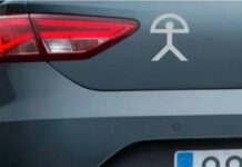Was bedeutet dieser Aufkleber den viele Autofahrer in Spanien auf der Kofferraumklappe des Autos tragen
