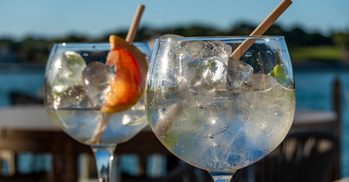 Was es kostet einen Gin Tonic auf einem Dach der Gran Via in Madrid zu trinken