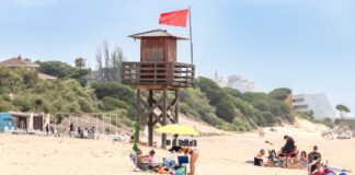 Baden wenn am Strand eine rote Flagge weht kann teuer sein