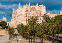 Ein deutscher Tourist stirbt nach einem Sturz von der Mauer der Kathedrale von Mallorca