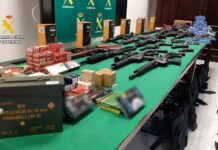 Eine Schießerei gegen die Guardia Civil in Cádiz wurde mit Waffen durchgeführt die in den Krieg in der Ukraine geschickt wurden