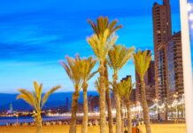 Eine Wohnung am Strand in Spanien zu mieten kostet im August bereits rund 5.000 Euro