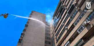 Elf Verletzte bei Feuer das ein Haus in Madrid zerstört hat