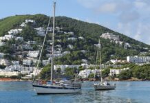 Auf Ibiza hat jemand sein Haus illegal an Touristen vermietet Er musste es verkaufen, um die Geldstrafe von 140.000 Euro zu bezahlen