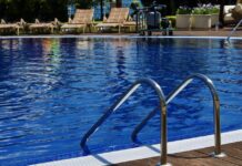 Der Feind der sich in Spaniens Schwimmbädern versteckt