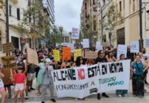Hunderte Menschen aus Alicante rufen gegen den Massentourismus und seine Auswirkungen auf