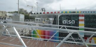 So können Sie Barcelona mit dem neuen nautischen Bus für weniger als zwei Euro vom Meer aus sehen
