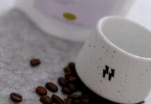 Zwei spanische Fußballer haben eine Kaffeemarke auf den Markt gebracht das besondere dabei ist das Logo