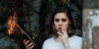 Angewandte Techniken der Stadtguerilla Bei einem Workshop in Barcelona lernt die Polizei wie man Molotowcocktails wirft