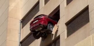 Eine Rückwärtsfahrt in einem Parkhaus auf Ibiza ging schief