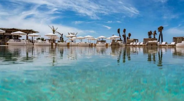 Das Paradigma des "dolce far niente" vor dem Meer: Drei einzigartige Strandclubs in Spanien mit Schwimmbad, Strand und Gastronomie 2 Valhalla Gastro Beach Club El Palmar de Vejer Cadiz