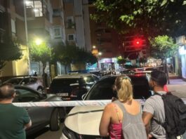 Zwei Männer auf einem Motorrad töten einen Mann mit einem Kopfschuss in Denia