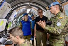 669 Spanische Soldaten der UN Friedenstruppe UNIFIL die den Libanon beschützen sollten, verkriechen sich in Bunkern