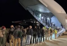 Eines der beiden Flugzeuge der Luftwaffe die für die Evakuierung von fast 400 Spaniern zuständig sind trifft in Beirut ein