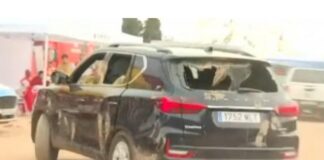 Die Guardia Civil leitet eine Untersuchung des Schadens am Auto des Gefolges von Pedro Sánchez ein