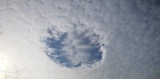 Die Wolke die Tage nach der DANA am Himmel von Valencia zu sehen war