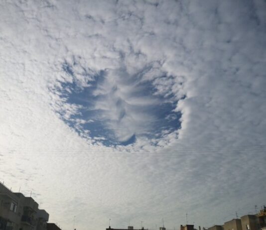 Die Wolke die Tage nach der DANA am Himmel von Valencia zu sehen war