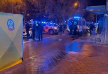 Ein Toter und zwei Schwerverletzte als ein unkontrolliertes Auto in ein Bus-Wartehäuschen in Madrid kracht