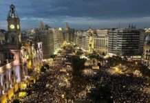 Massendemonstration gegen den Präsidenten Carlos Mazón in Valencia