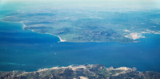 Warum wird in der Straße von Gibraltar keine Brücke gebaut, wenn zwischen Spanien und Marokko nur 14 km liegen