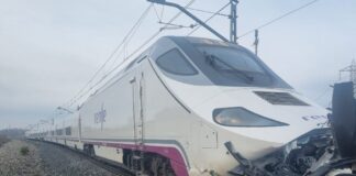 Zwei Tote bei Kollision eines Alvia mit einem Auto an einem Bahnübergang in Husillos