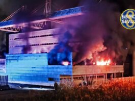 Großbrand im Auditorium Rocío Jurado in Sevilla