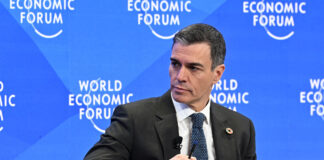 Sánchez schlägt in Davos vor die "Anonymität in sozialen Netzwerken" zu beenden