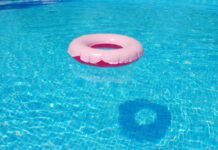 Pool Spanien Junge