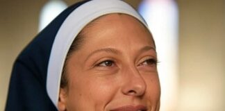 Jennifer Hermoso als Nonne