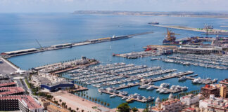 Betrunkener Tourist fällt vom Boot und ertrinkt im Yachthafen von Alicante