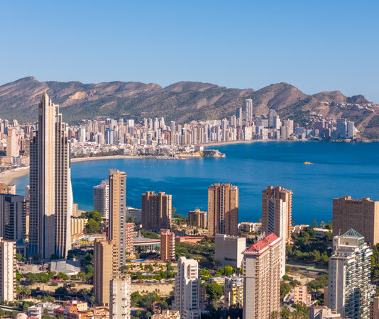 Benidorm erleidet eine albtraumhafte juristische Niederlage mit "historischer" Geldstrafe in Höhe von 330 Millionen Euro