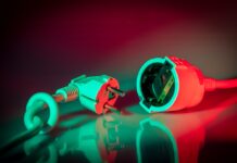 Was ist über die Ursachen des massiven Stromausfalls bekannt, der Spanien lahmgelegt hat?