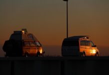 Schluss mit dem Schlafen im Auto: Die DGT verhängt Bußgelder von bis zu 600 Euro für das Campen in nicht genehmigten Bereichen
