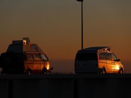 Schluss mit dem Schlafen im Auto: Die DGT verhängt Bußgelder von bis zu 600 Euro für das Campen in nicht genehmigten Bereichen
