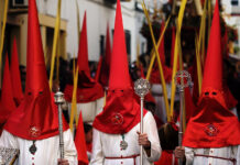 Ku-Klux-Klan in Spanien? Warum sind die Hüte der spanischen Semana Santa Prozessionen konisch