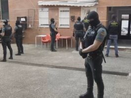 Sechs Personen wegen Prostitution von zwei Minderjährigen in Isla Cristina (Huelva) verhaftet