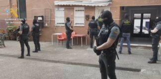 Sechs Personen wegen Prostitution von zwei Minderjährigen in Isla Cristina (Huelva) verhaftet