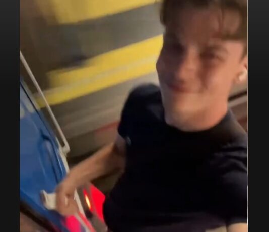 Franzose hängt sich an die Madrider Metro für Likes: Polizei hat ihn bereits identifiziert